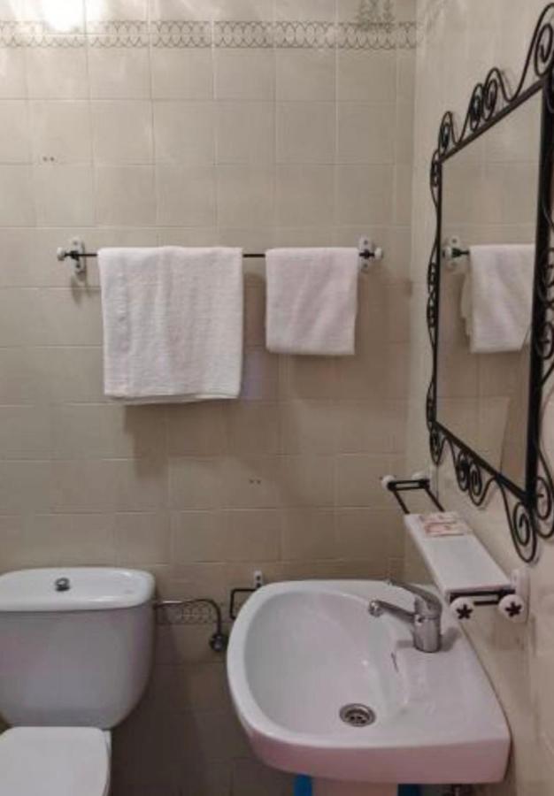Hostal Casa Chore Hinojosa de Duero ภายนอก รูปภาพ